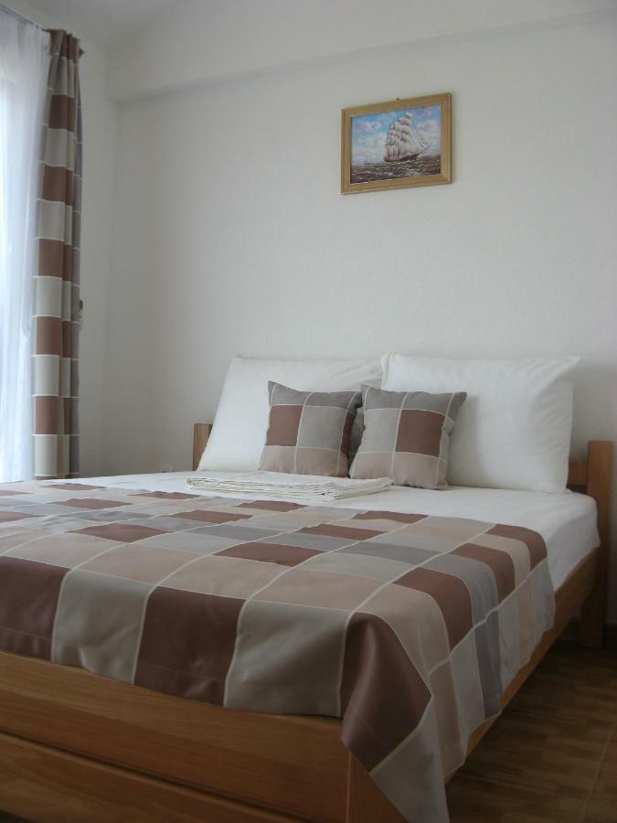 Apartments Tina Брист Екстериор снимка