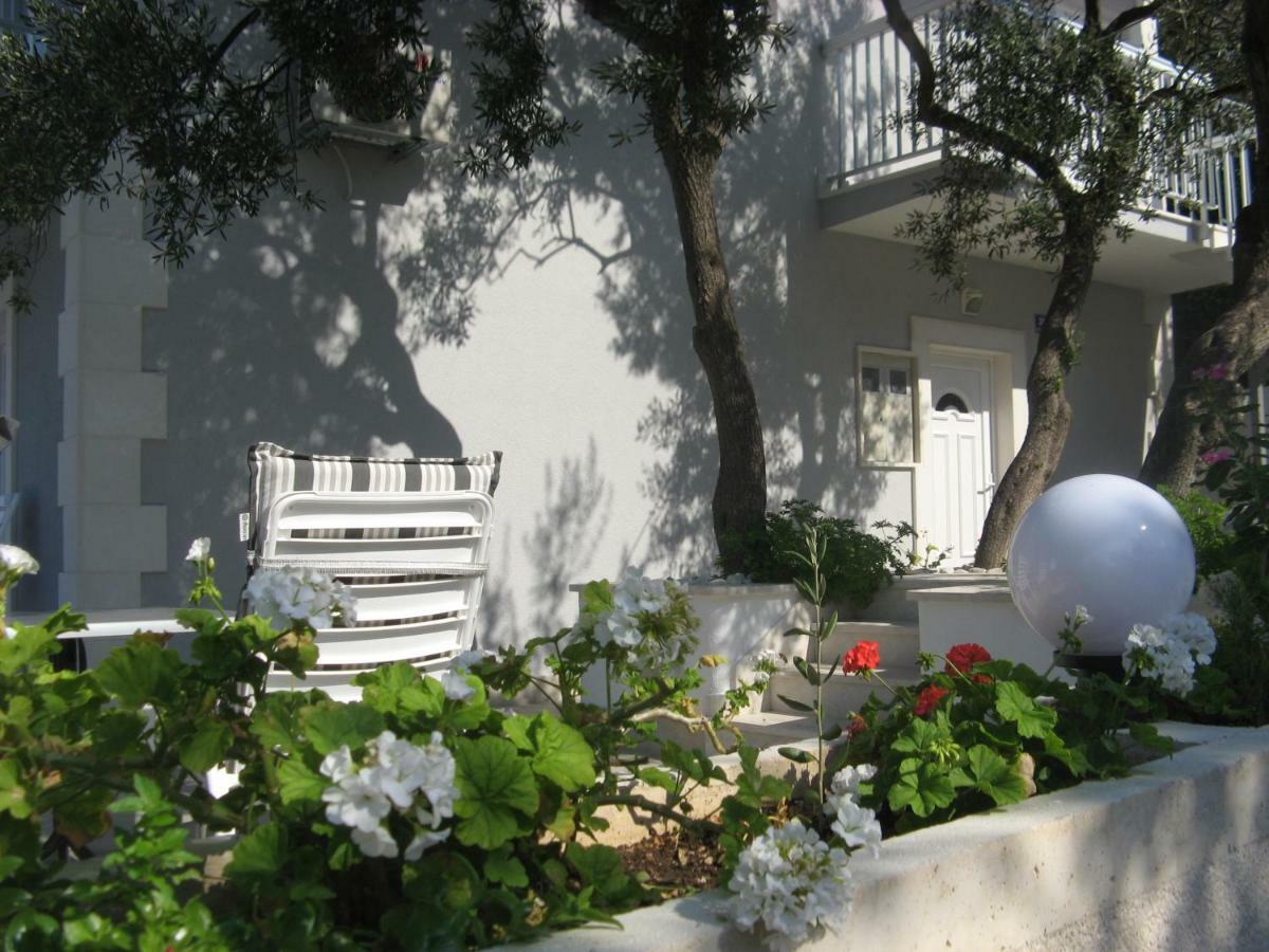 Apartments Tina Брист Екстериор снимка