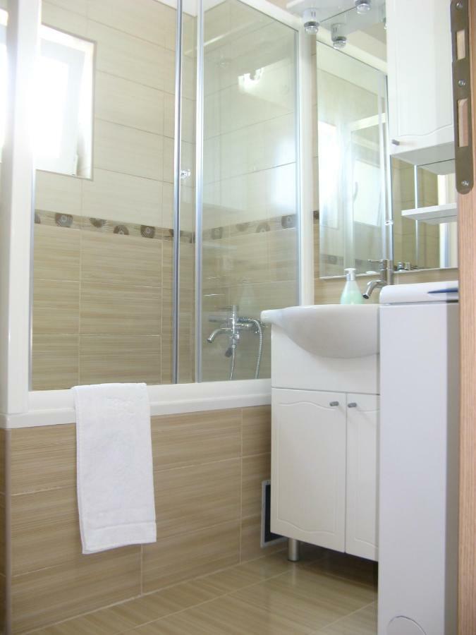 Apartments Tina Брист Екстериор снимка