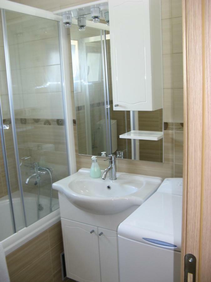 Apartments Tina Брист Екстериор снимка