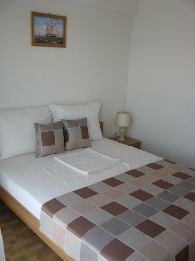 Apartments Tina Брист Екстериор снимка