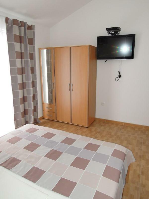 Apartments Tina Брист Екстериор снимка
